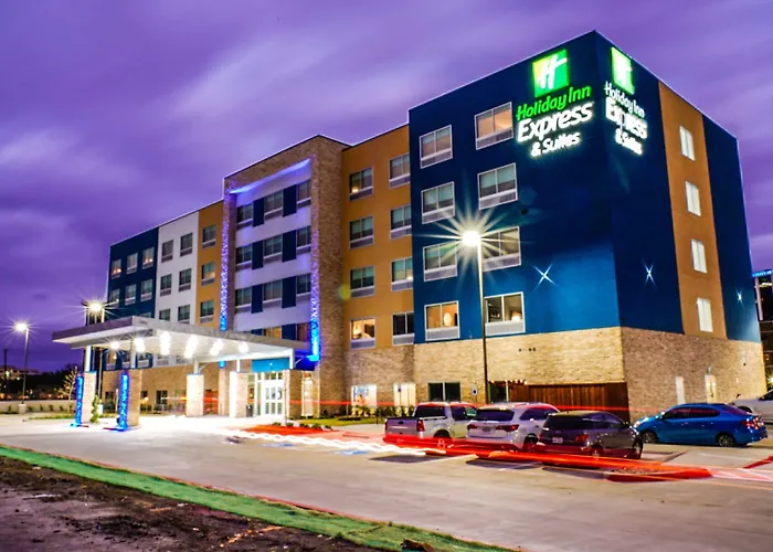 Holiday Inn Express & Suites - Dallas Market Center By Ihg